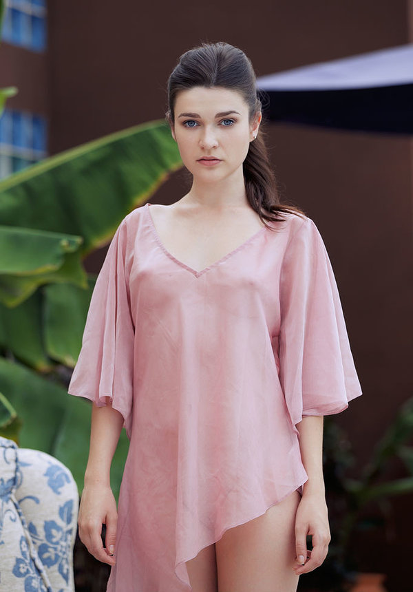 Наоми, 20
